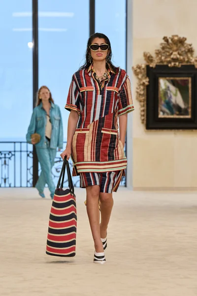 Look 25